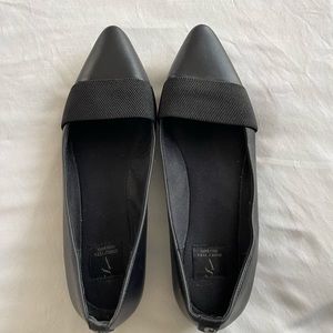 Nice black Simpky Vera Wang flats 9 1/2
